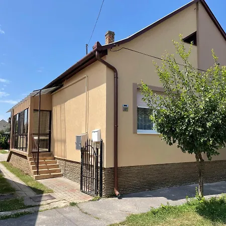 Zsigmond Vendeghaz Casa de Férias Keszthely