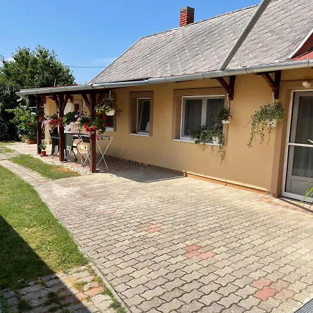 Zsigmond Vendeghaz Casa de Férias *